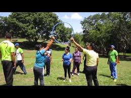 El juego en los adolescentes de 14 a 18 años: Actividades Ludicas Recreativas Al Aire Libre Parque La Llovizna Youtube Fun Games Learning Activities Soccer Field