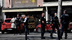 Le 23 avril 2021, vers 14 h 20, un homme nommé jamel gorchane, âgé de 36 ans 1 poignarde à l'aide d. Attaque Au Couteau A Romans Sur Isere Deux Morts Le Parquet National Antiterroriste Se Saisit De L Enquete