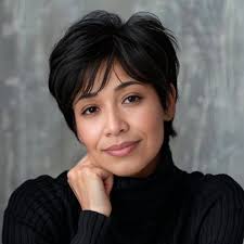 Kendrick Lamar는 올해 그래미에서 가장 많은 수상 아티스트가 되었고, Not Like Us로 5개의 상을 수상했다.