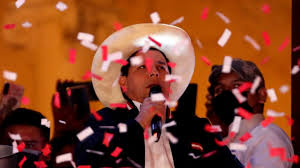 Pedro castillo took office as president in peru on wednesday after that nation was in suspense for more than one month awaiting election results. Pedro Castillo Wird Neuer Prasident Von Peru 4x4 Podcast Srf