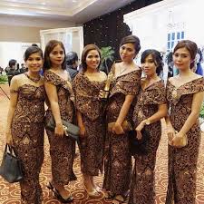 Pin Oleh Nikmah Sagran Di Kebaya Wanita Model Pakaian Wanita Pakaian Wanita