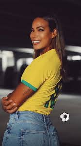 O brasil ficou em 2º lugar e marta foi escolhida a melhor jogadora da copa, recebendo o prêmio bola de ouro e também foi a artilheira da competição com 7 gols. Namorada De Marta Toni Deion Veste Camisa Do Brasil E Assiste Inicio Da Copa Do Mundo Famosos Extra Online
