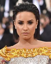 Lovato debuted a new, short haircut in a tweet to fans on tuesday night, us weekly noticed. Demi Lovato Short Hairstyles Demi Lovato Hair Stylebistro