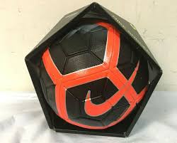 The premier league ball 2020/21 is mainly white with a black and red upper graphic. Nike Jr Strike Soccer Ball Size 5 9w 79a For Sale Online