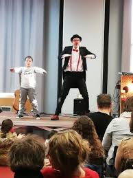 Tout le monde a été ravi. Spectacle Ecologique Et Pedagogique Pour Jeune Public Les Hauts De France Lille Spectacle De Clown Dans Le Nord