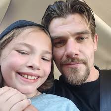 The Dante Arena lineup** Dante's Passive pumps flying and Rapid Assault  units, so let's match him with the usual suspects: Ragnar