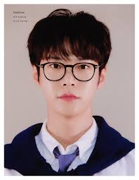Di sekolah, kampus, kantor, mall ataupun di area sekitar rumah pasti ada cowok ganteng yang menarik perhatian sista. Pin By Unaa S Page On Nct In 2021 Nct Nct Doyoung School Kit