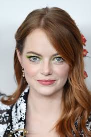 Emily jean stone (emma stone) was born on november 6, 1988, in scottsdale, arizona, to krista jean s. Emme Stoun 30 Stil Kommersant