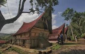 Di desa tomok, semua wisatawan dapat menjelajah perkampungan batak toba. Nama Rumah Adat Batak Beserta Gambar Penjelasannya