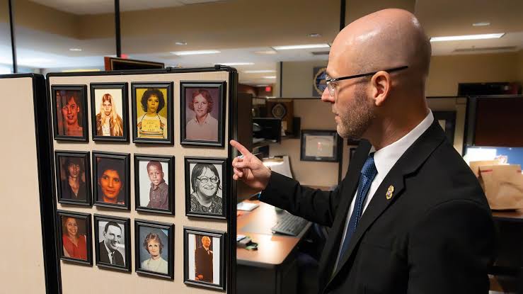 Special Agent Brandon Elkins investigating Tennessee cold cases, do AI tạo