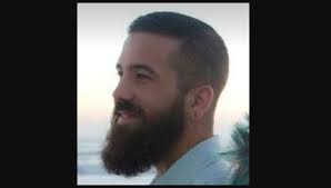 Florida man tries kissing rattlesnake, gets bitten