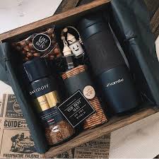 Birthday Gift Baskets Ideas For Him Awesome Fathers Day Gift Basket Ideas For Men The Hackster Birthday Gifts For Husband Husband Gifts Diy Fathers Day Gift Basket