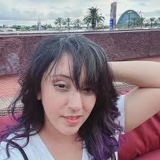 Victoria Hickman's Instagram, Twitter & Facebook