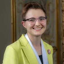 Adele Conway's Instagram, Twitter & Facebook