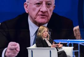 Meloni: "De Luca mocks Don Patriciello, a scary sign"