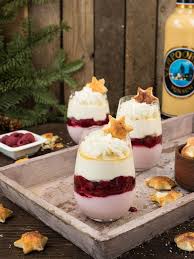 Himbeer Mascarpone Eierpunsch Dessert Mit Verpoorten Punsch Nachtisch Mit Eierlikor Rezept Einfacher Nachtisch Coole Desserts Eierpunsch Rezept