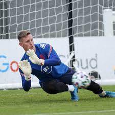 Dean henderson signed a 5 year / £26,000,000 contract with the manchester united f.c., including an annual average salary of £5,200,000. Why England Were Allowed To Replace Dean Henderson With New Goalkeeper At Euro 2020 Manchester Evening News