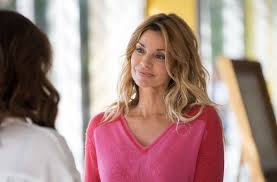 Tandis que la police est sur la piste d'un nouveau cadavre, maud et betty sont en concurrence pour la fête de la. Ingrid Chauvin Demain Nous Appartient Sans Doute Vais Je Vieillir Avec Mon Personnage De Chloe