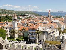Aufgrund seiner ausgezeichneten lage, eignet sich trogir bestens als basis während eines besuchs in trogir. Yachtcharter Marina Trogir Sct