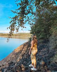 Rexing Sports - Springtime adventures are best enjoyed with a hint of  comfort and a dash of style. 📷@lucygosling 👚Light-support Backless  Longline Y Back Tie-Dye Sports Bra & Tie-Dye Seamless High-Waist Stretchy
