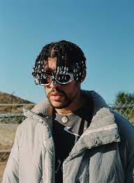 The song expresses bad bunny's disinterest in continuing with his current relationship, claiming that whatever he does does not matter. Bad Bunny S El Ultimo Tour Del Mundo Makes Billboard History