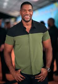 Don't worry, michael strahan's signature smile is here to stay! Did Michael Strahan Really Fix His Iconic Tooth Gap Wonderwall Com