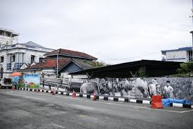 Anggota kemudian mendarat di kawasan selamat di kawasan sawah padi di felcra berkenaan sebelum berjalan ke ipoh menjadikan kawasan itu umpama medan perang. Satu Lagi Tarikan Di Alor Setar Tembok 37 Meter Diabadikan Mural Keindahan Jelapang Padi I Suke Mstar