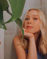 Leslie Fray's Instagram, Twitter & Facebook