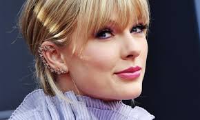 للمرة السادسة.. تايلور سويفت "فنانة العام" - صحيفة الوطن