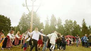 Carolina romare, imagebank sweden) swedes don't miss any opportunity to celebrate their traditions. Midsommar So Schon Ist Das Mittsommerfest In Schweden