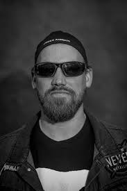 Si "Hei" til Freddy! Det har skjedd litt i Knokejern-land den siste tiden.  Flytting av bandlokale og bassistbytte. Henning valgte å takke for seg  etter nesten 8år som bassist i Knokejern. Vi