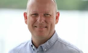 Denny Henderson's Instagram, Twitter & Facebook