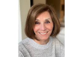 Elaine Schaller's Instagram, Twitter & Facebook