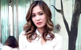 Beredar kabar, hubungan mereka mendapat pertentangan dari keluarga karena bunga rela pindah agama demi menikah dengan sukhdev. Buka Bukaan Soal Pindah Agama Bunga Zainal Ungkapkan Alasannya