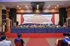 Buku filsafat ini menyajikan konsep dasar tentang filsafat ilmu, arah pemikiran sebuah filsafat ilmu, dan ranah kajian filsafat ilmu yang meliputi 3 pokok hal yaitu ranah ontologi, ranah epistimologi, dan ranah aksiologi. Untad Kembali Kukuhkan Guru Besar Di Bidang Ilmu Sosial Universitas Tadulako