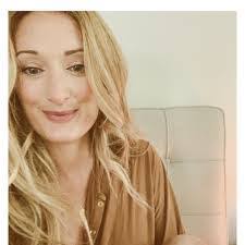 Selena Akers's Instagram, Twitter & Facebook