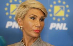 Raluca turcan afirmă că foarte mulți angajați din sistemul public cumulează pensia cu salariul deși au vârste înaintate. O PaÈ›achinÄƒ Care Pute A Falsitate Cum A PÄƒstrat Raluca Turcan In Cv Titlul De Masterand Peste 20 De Ani DupÄƒ Ce A Abandonat Studiile La Snspa