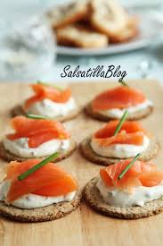 Volete fare uno stuzzichino diverso dal solito ma soprattutto iperveloce? Appetizer Di Salmone Un Antipasto Versatile Sempre Gradito Per Chi Ama Il Pesce
