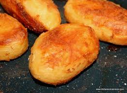 How To Roast Potatoes Irish Or English Style Irish American Mom Recipe Crispy Roast Potatoes Roasted Potatoes Food