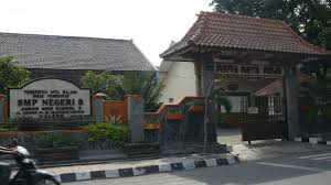 Jika pada adiwiyata provinsi lalu sekolah ini mengangkat kajian lokal tentang sampah dan air, saat ini sekolah tersebut mengangkat energi dan. Sejarah Smp Negeri 8 Malang Ekandirafirdiss