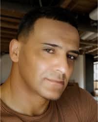 Lester Colon's Instagram, Twitter & Facebook