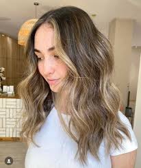 Very last minute, But would anyone be interested in doing me a balayage for  Tuesday morning preferably 8/10onwards. This is my inspo.