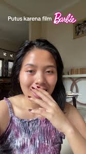 Menonton Film Bersama Pasangan