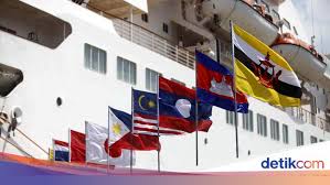 Ada juga beberapa peran indonesia dalam asean dalam bidang organisasi, ekonomi, sosial, budaya, ham dan. Peran Indonesia Dalam Asean Lengkap Apa Saja