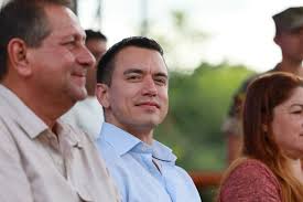 Presidencia de Ecuador added a...