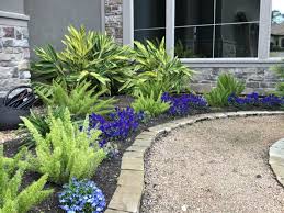 Making Gardens In Texas Finegardening In 2020 Texas Gardening Garden Front Of House Texas Landscaping