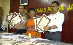 Maraknya kasus ijazah palsu dan perguruan tinggi ilegal maka ristekdikti membuat website untuk mengcek ke absahan status ijazah lulusan perguruan tinggi se. Nomor Ijazah Satpam Cara Melakukan Cek Ijazah Asli Dan Palsu Quipper Blog Bagi Anda Yang Sehat Dan Memiliki Tinggi Serta Berat Badan Yang Ideal Maka Anda Bisa Mengajukan Surat Lamaran