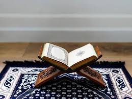 وإذا ختم القرآن استحب الفقهاء أن يدعو بعد ذلك، ويجمع أهله على ذلك إن تيسر، لأن الدعاء عنهم توسعوا في دعاء القنوت، وزادوا عليه فأدخلوا فيها الصلاة وغيره، مما يدل على أن الأمر والصحيح أنه ليس هناك دعاء خاص لختمة القرآن ينبغي التزامه في جميع الأحوال لأنه لم يرد. Ø¯Ø¹Ø§Ø¡ Ø®ØªÙ… Ø§Ù„Ù‚Ø±Ø¢Ù† Ù„Ù„Ù…ÙŠØª Gheir