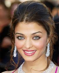 Aishwarya at Fabfan la tulip premiere at 2003 cannes film festival  #aishwaryarai #bollywood #deepikapadukone #priyankachopra #aliabhatt  #kareenakapoor #katrinakaif #salmankhan #anushkasharma #dishapatani  #shraddhakapoor #aishwaryaraibachchan ...