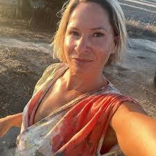 Maria Perfetti's Instagram, Twitter & Facebook